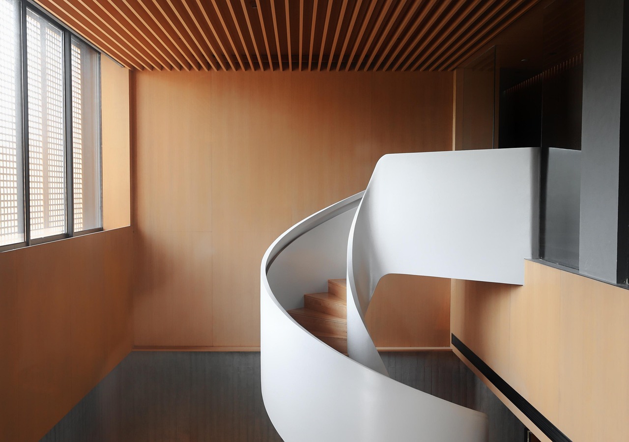 Moderne woondecoratie met zee-thema in stedelijke woonkamer. Moderne woondecoratie met zee-thema in stedelijke woonkamer.