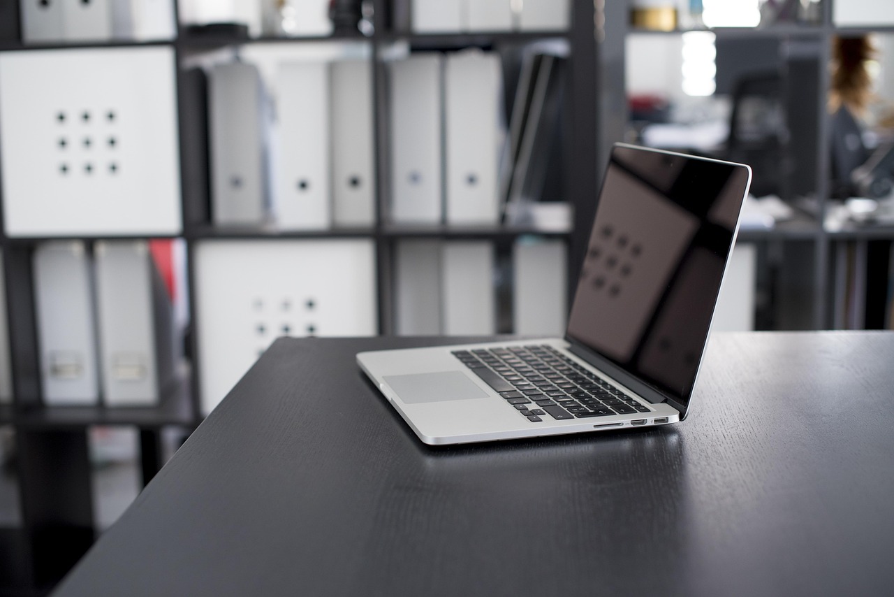 Slimme deurbel met privacy-icoon en wifi-symbool. Slimme deurbel met privacy-icoon en wifi-symbool.