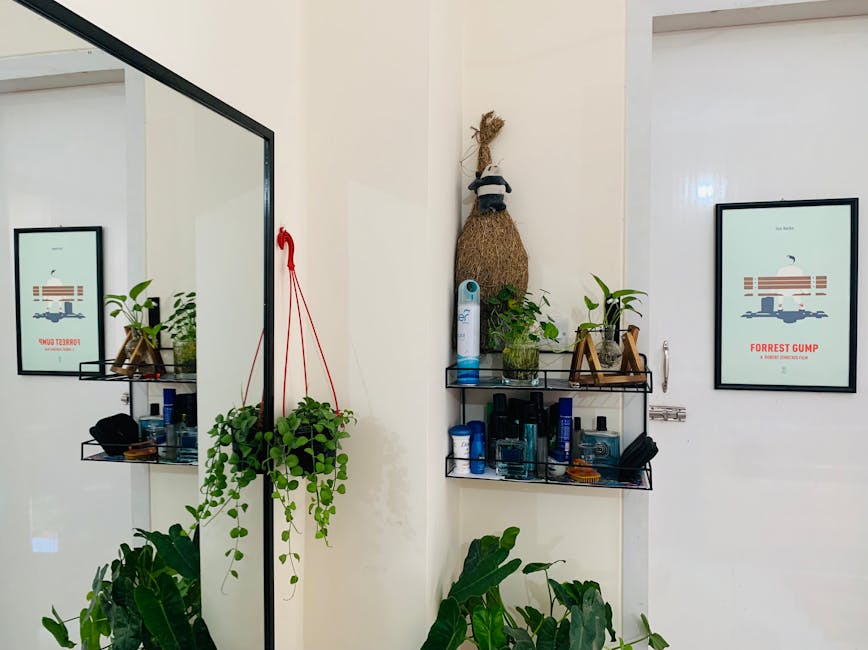 Verticale kruidenwanddecoratie met succulenten in slaapkamer.
