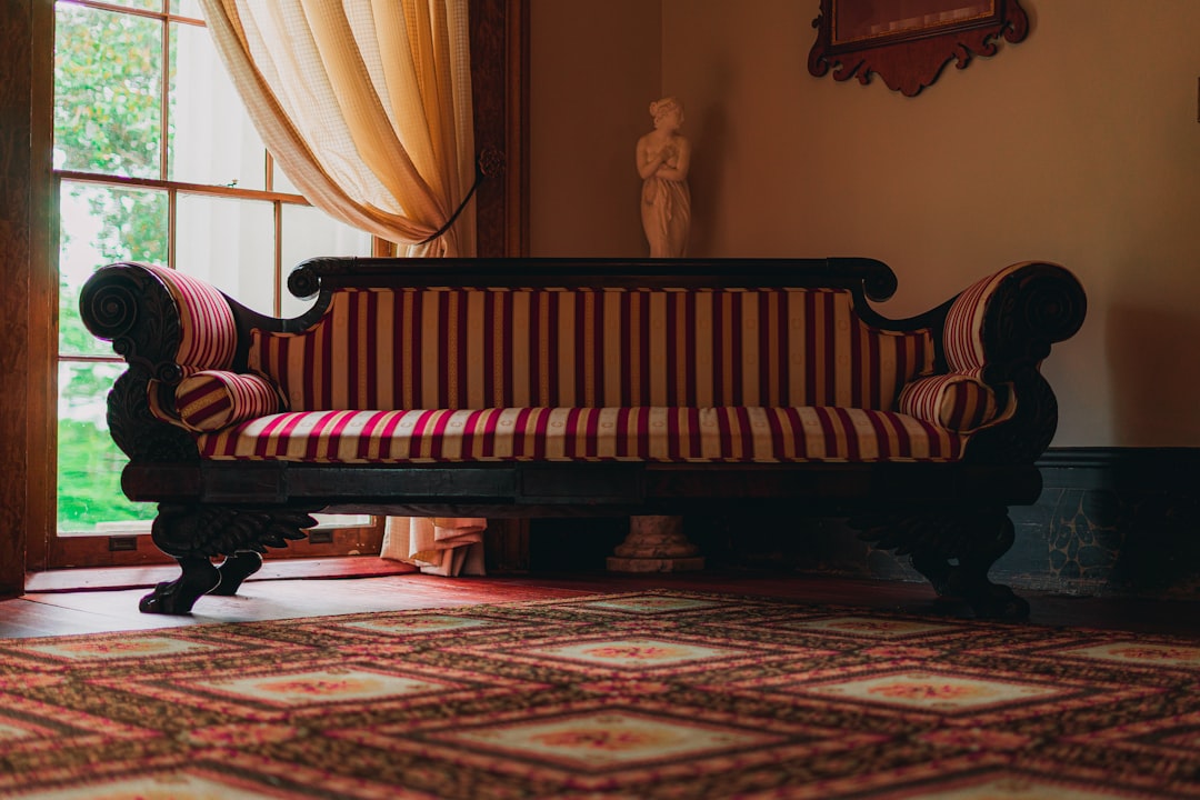 Interieur met trendkleur 2026 op muuraccenten. Interieur met trendkleur 2026 op muuraccenten.
