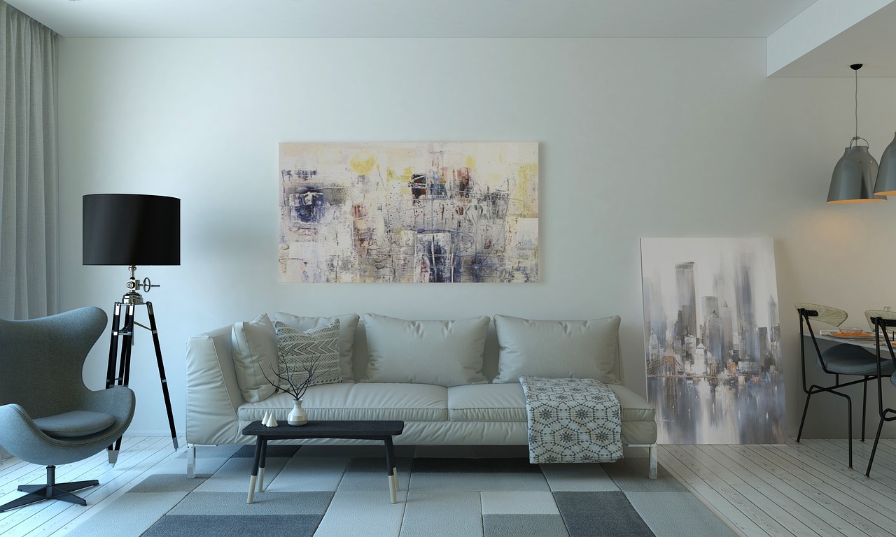 Woonkamer in aardetinten met houten meubels.