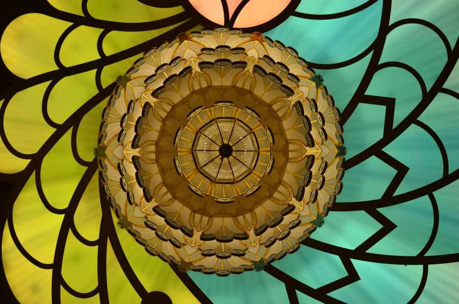 Strakke lijnen gecombineerd met mandala gordijnen. Strakke lijnen gecombineerd met mandala gordijnen.