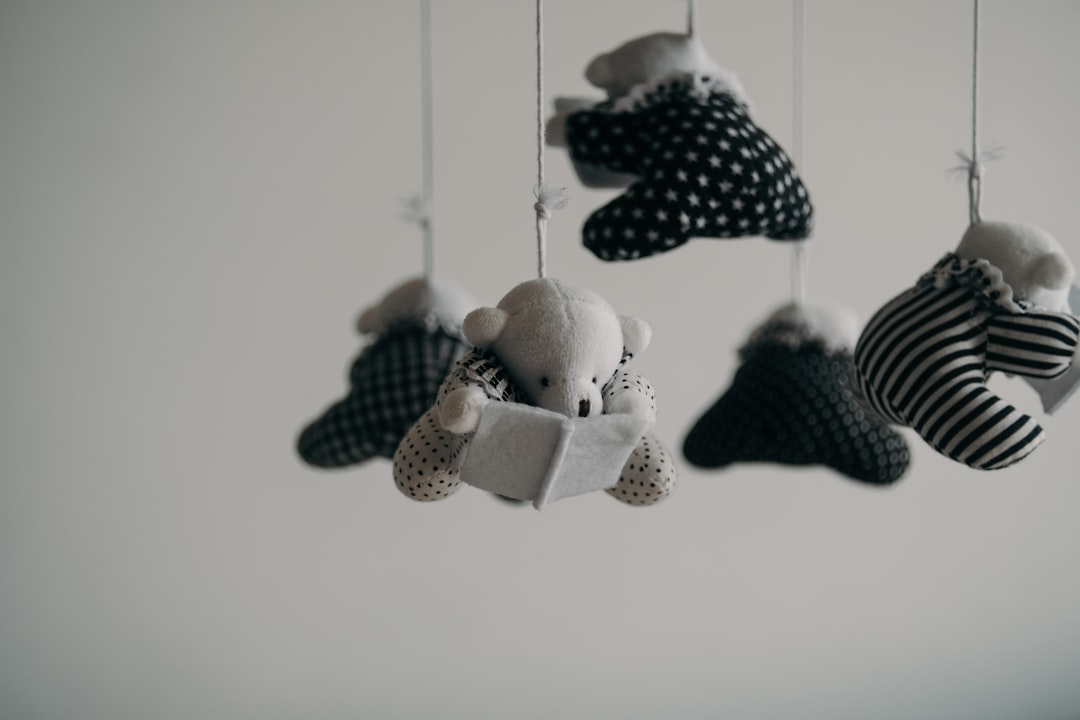 Pastelblauw fotobehang met schattige wolken babykamer. Pastelblauw fotobehang met schattige wolken babykamer.